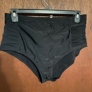 Torrid size 2 swim bottom